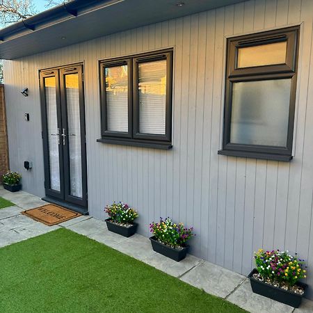 Cozy Cabin Лондон Экстерьер фото